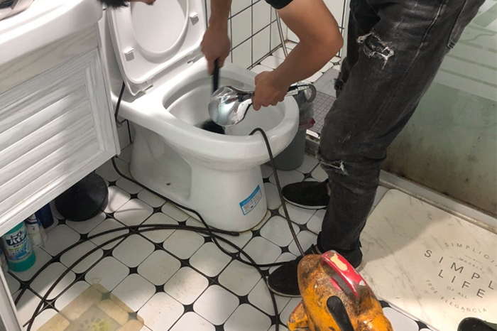 米林马桶堵塞自己疏通还是找师傅？专业上门服务让你省时更省心